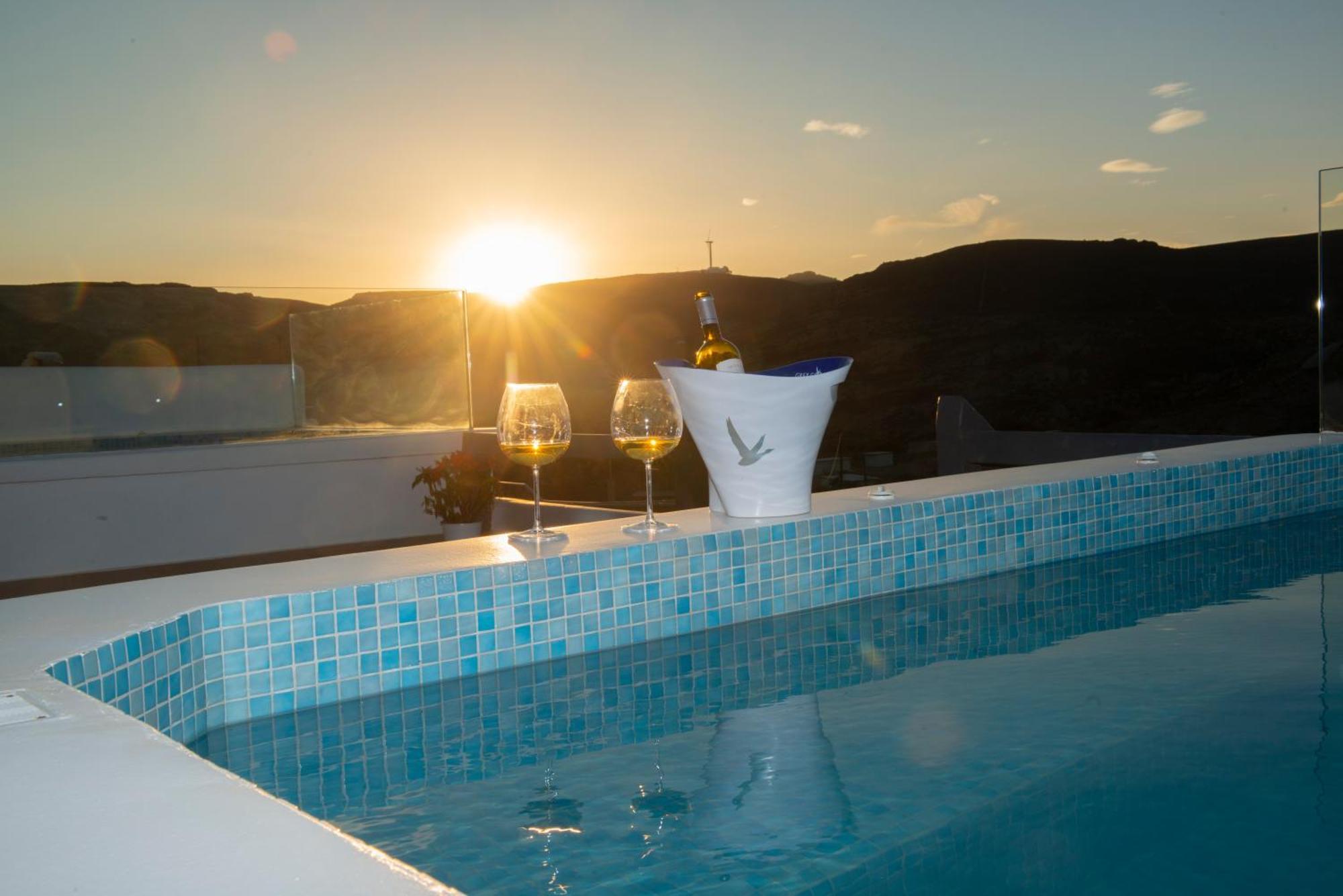 Myrsini'S Luxury Suites Merchia Mykonos Town Екстер'єр фото